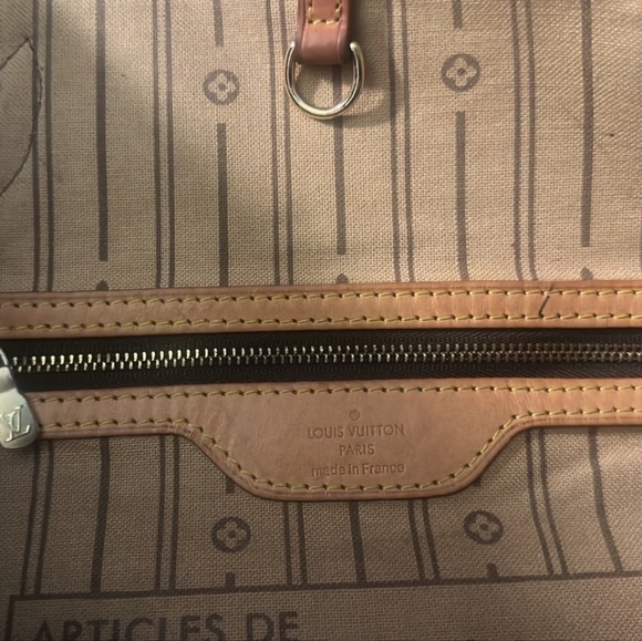 Louis Vuitton MM Neverfull - Picture 8 of 11